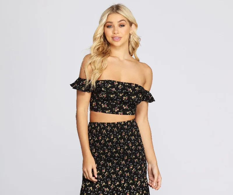 Weekend Discounts to Enjoy Darling Ditsy Floral Crop Top
