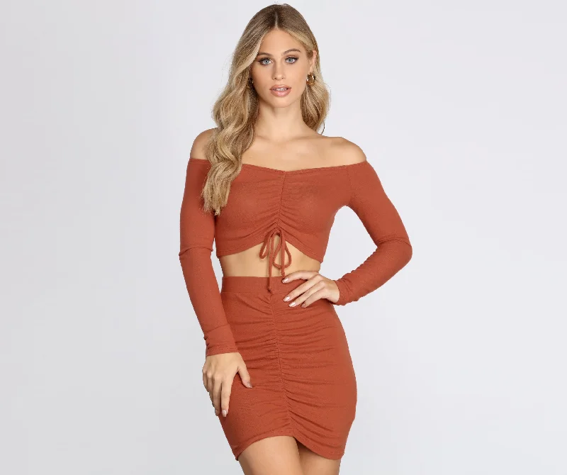 Lowest Rates Center Of Attention Off-Shoulder Crop Top