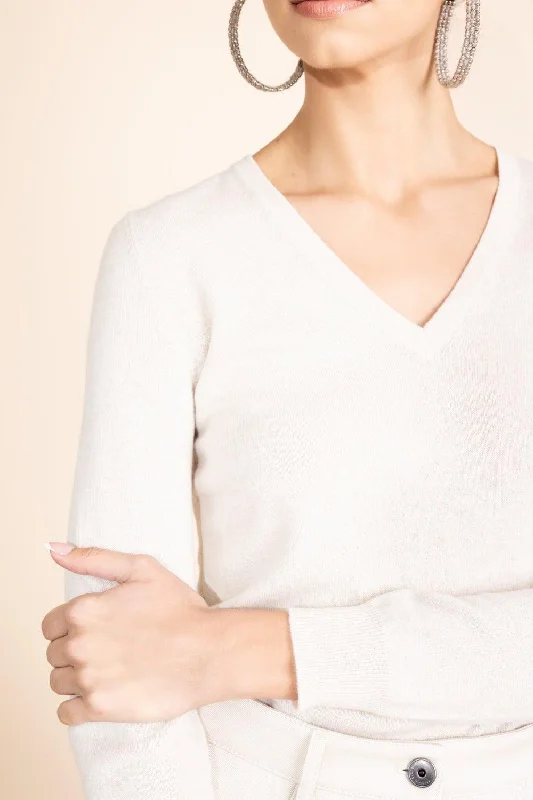 Weekend Discounts to Delight Monili Detail V-Neck Jumper