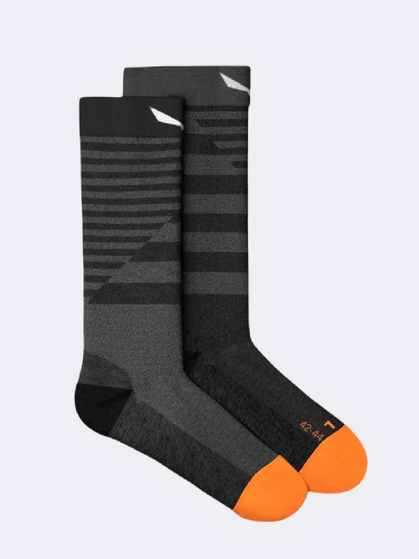 Weekend Savings Fiesta Salewa Fanes Hybrid Stripes Alpine Merino Men Hiking Sock Grey Melange/Orange Weekend Savings Fiesta Salewa Fanes Hybrid Stripes Alpine Merino Men Hiking Sock Grey Melange/Orange